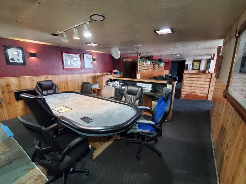 More Photos Of 295 S Broadway, Coos Bay Restaurant For Sale