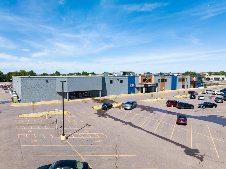 More Photos Of 1850 E Madison Ave, Mankato Freestanding For Lease