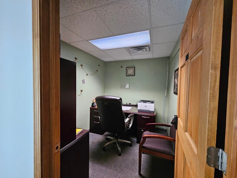 More Photos Of 3949 N River Rd, Freeland Office For Sale