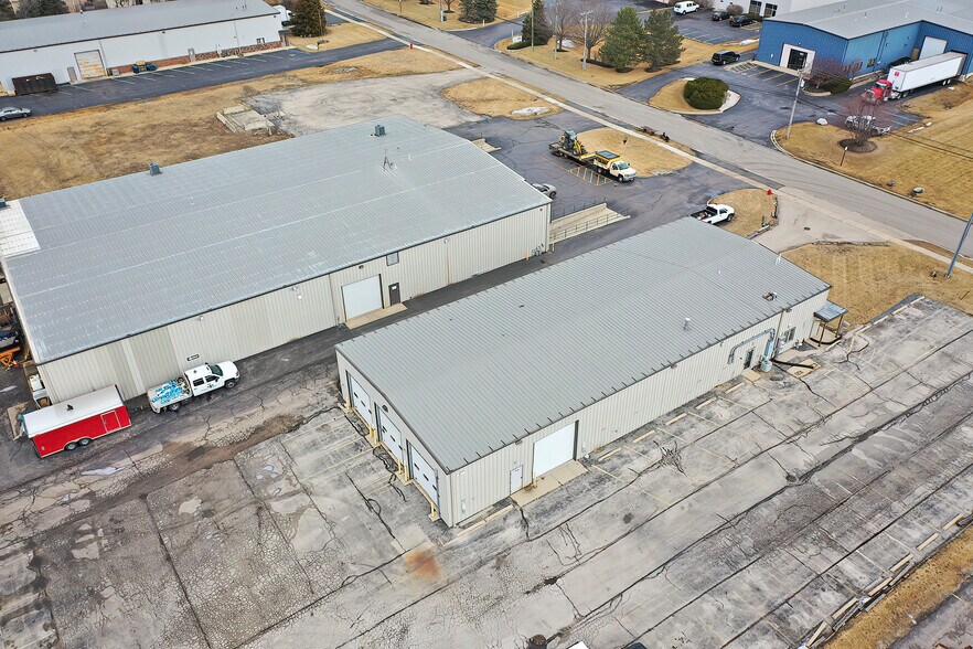 More Photos Of 1820 Circuit Dr, Round Lake Beach Warehouse For Lease