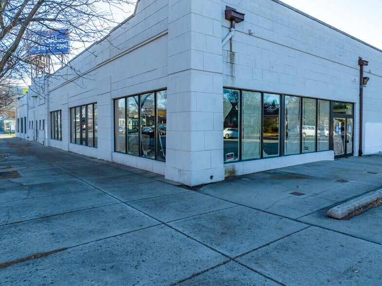 More Photos Of 6834-6868 N Western Ave, Chicago Showroom For Sale