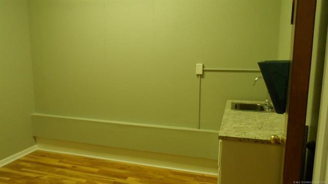 More Photos Of 1650 S Main St, Mcalester Freestanding For Sale