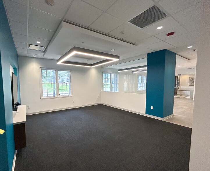 More Photos Of 3 Dauphin St, Mobile Office For Lease