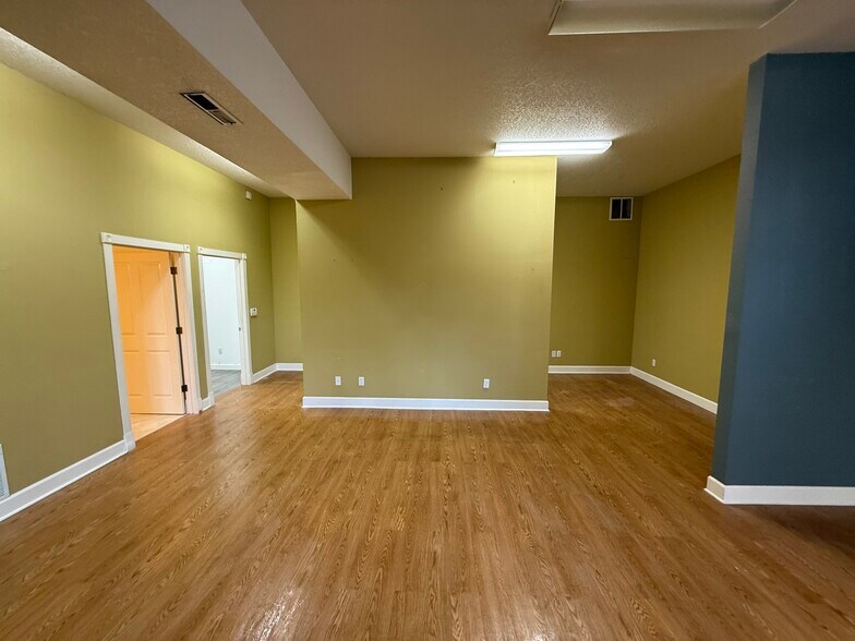 More Photos Of 303 E Columbia River Hwy, Troutdale Storefront Retail Office For Lease