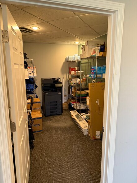 More Photos Of 8285 S Saginaw St, Grand Blanc Office For Lease