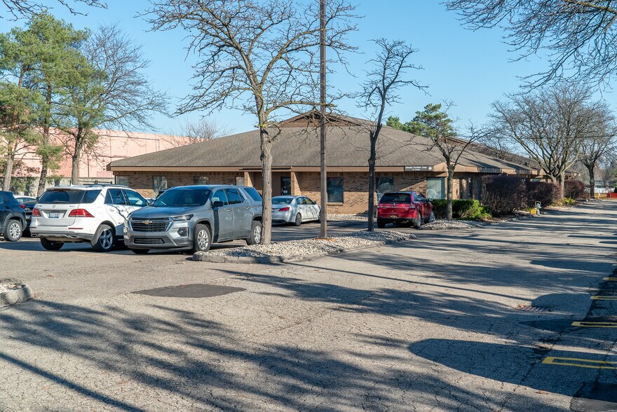 More Photos Of 16826-16824 Newburgh Rd, Livonia Medical For Sale