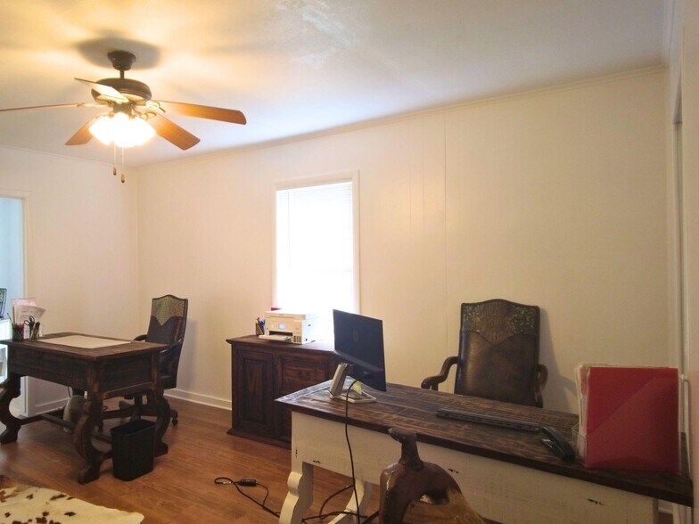 More Photos Of 103 Cartwright Park Rd, Weatherford Office For Lease