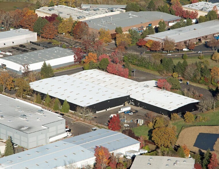 More Photos Of 10450 SW Manhasset Dr, Tualatin Manufacturing For Lease