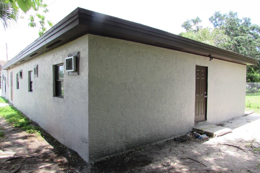 More Photos Of 12811 Kenwood Ln, Fort Myers Office For Lease