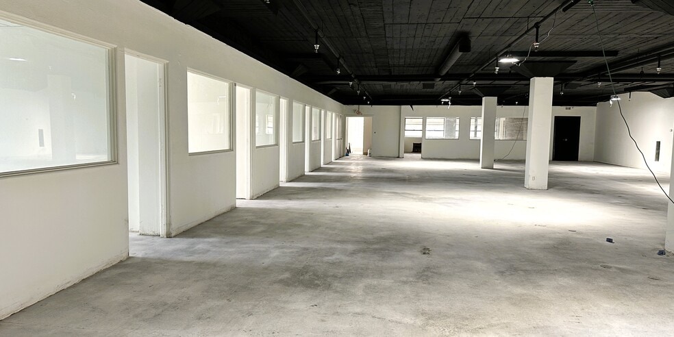 More Photos Of 301 W 3rd St, Sterling Manufacturing For Sale