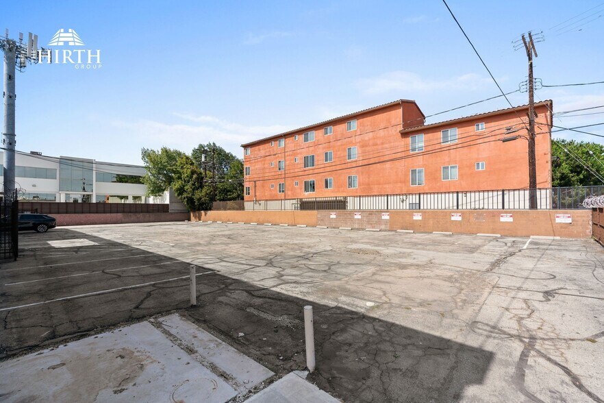 More Photos Of 8621 Bellanca Ave, Los Angeles Office For Lease