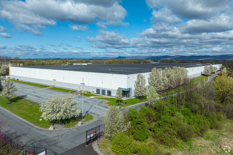 More Photos Of 80 S Middlesex Rd, Carlisle Distribution For Lease