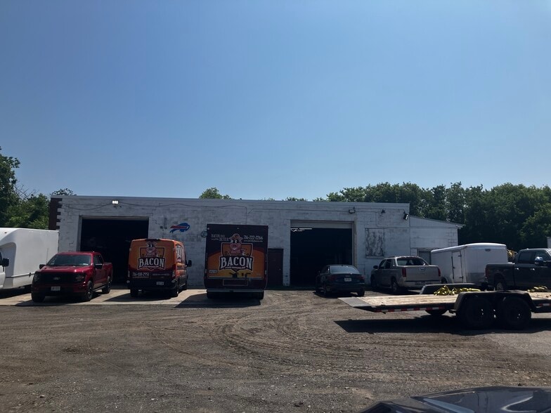 Primary Photo Of 229 French, Buffalo Service For Sale