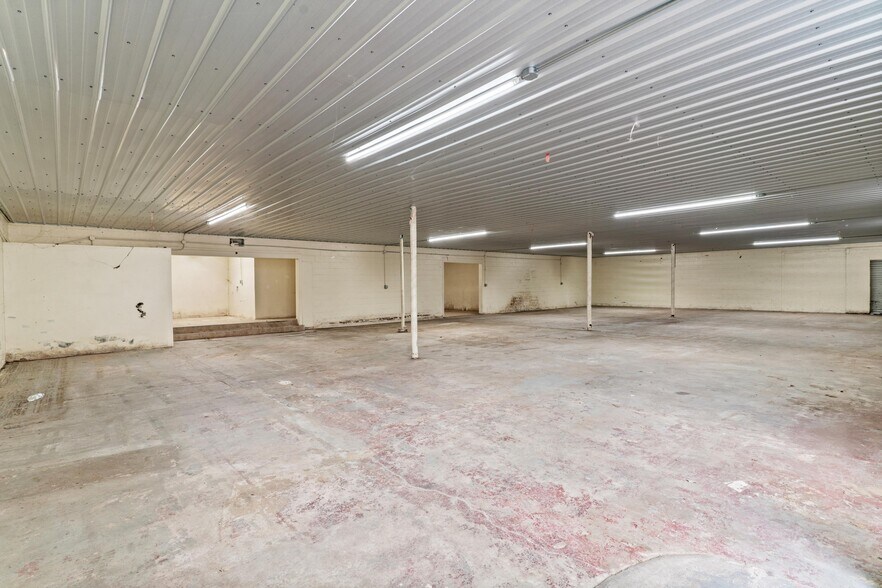 More Photos Of 1402 Riverbend Rd, Dalton General Retail For Sale
