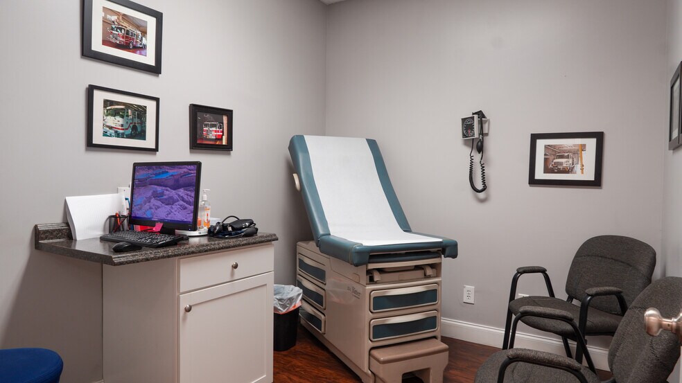 More Photos Of 3900 Clark Rd, Sarasota Medical For Sale