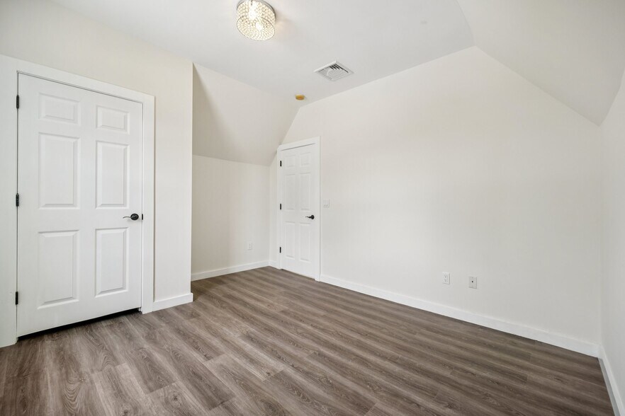 More Photos Of 534 Durie Ave, Closter General Retail For Lease