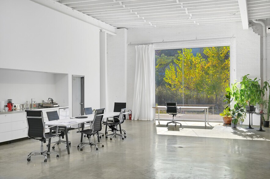 More Photos Of 1624 George St, Ridgewood Warehouse For Sale