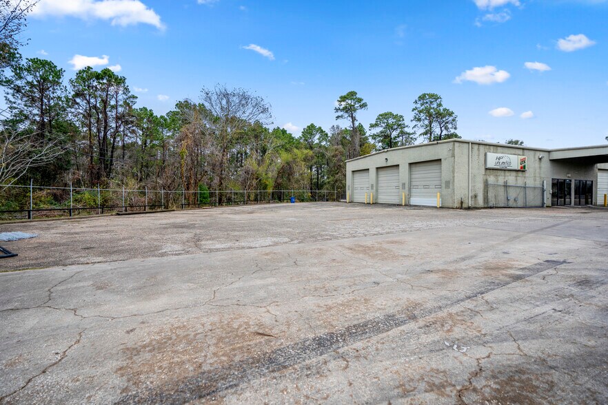 More Photos Of 80 Sorters McClellan rd, Kingwood Warehouse For Sale