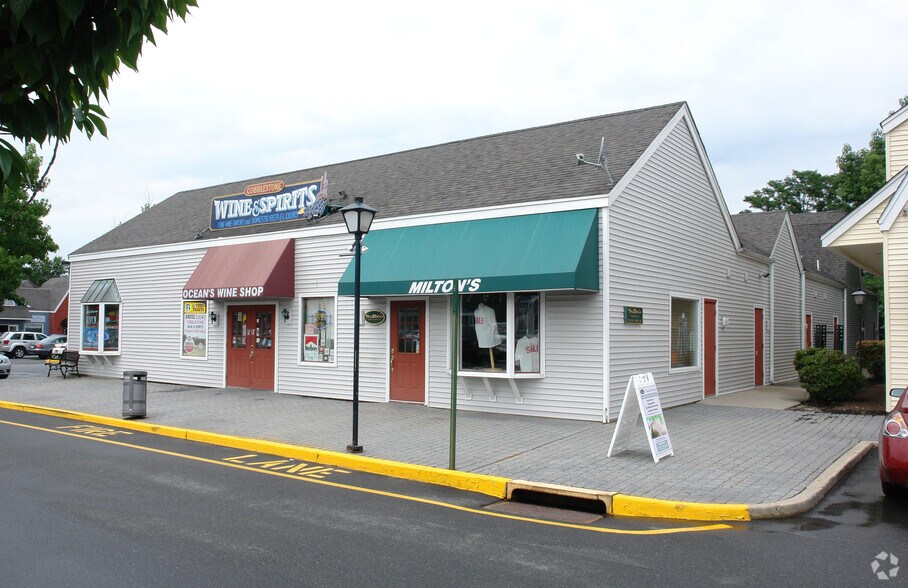 More Photos Of 833 W Park Ave, Ocean Unknown For Lease