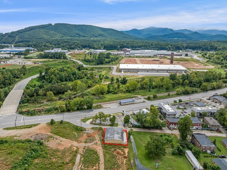 More Photos Of 39 Brookside Cir, Candler Warehouse For Lease