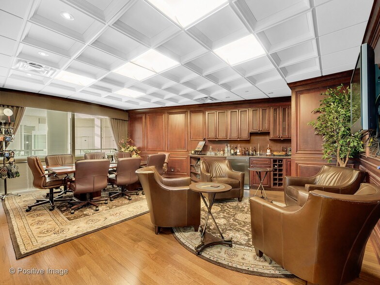 More Photos Of 1 TransAm Plaza Dr, Oakbrook Terrace Office For Sale