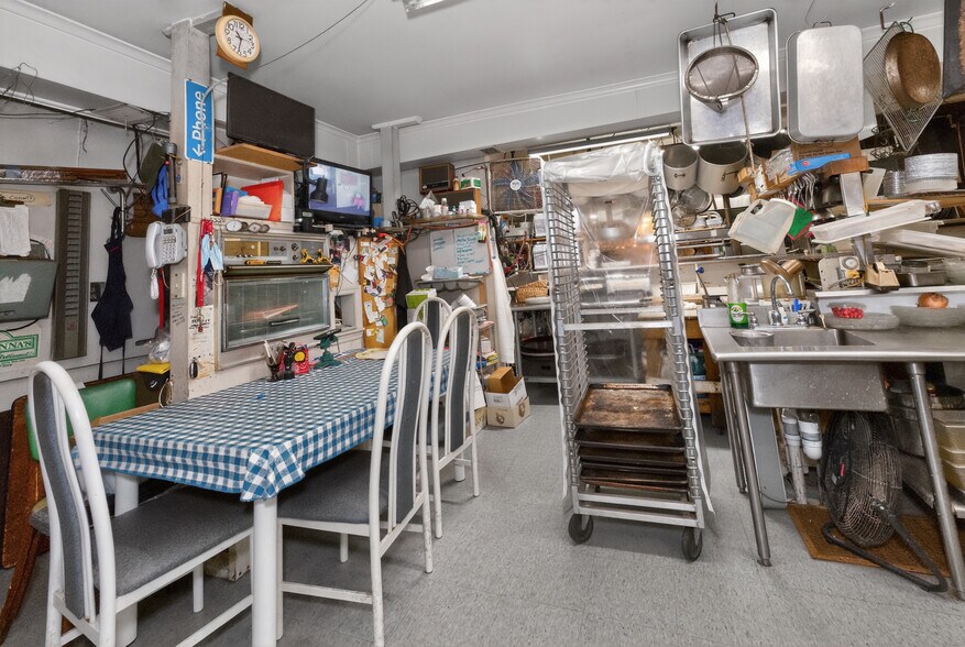 More Photos Of 160 Creamery Rd, Greenville Restaurant For Sale