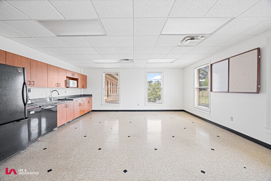 More Photos Of 1776 Old Spring House Ln, Dunwoody Medical For Lease