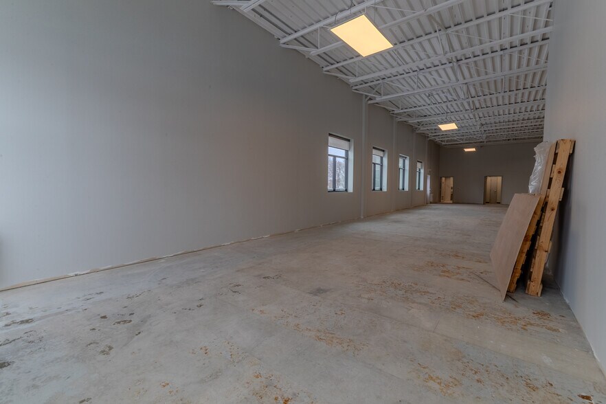 More Photos Of 510 Weber St N, Waterloo Warehouse For Lease