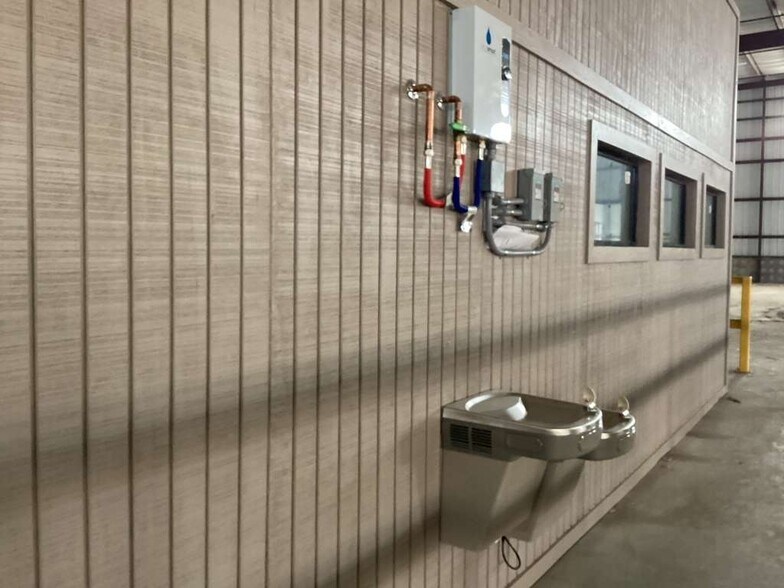 More Photos Of 1018 Dolores Blvd, Laredo Warehouse For Lease