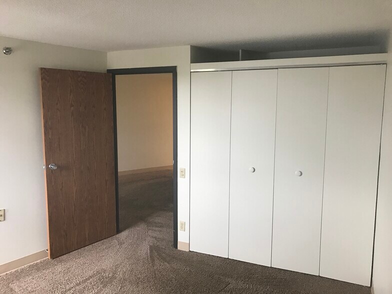 More Photos Of 550 N 3rd Ave, Virginia Apartments For Sale