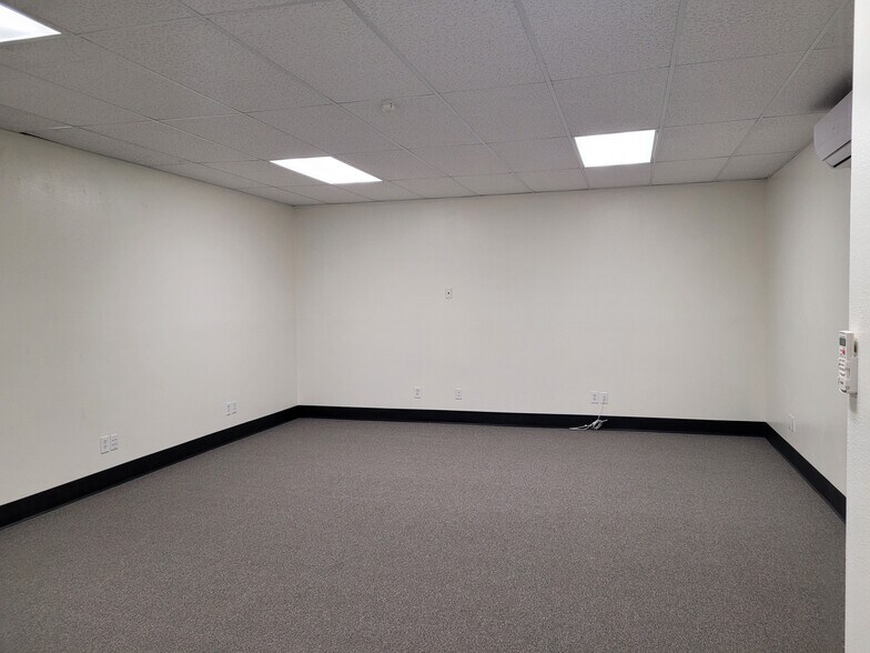 More Photos Of 1004 W Brooks St, Ontario Warehouse For Lease