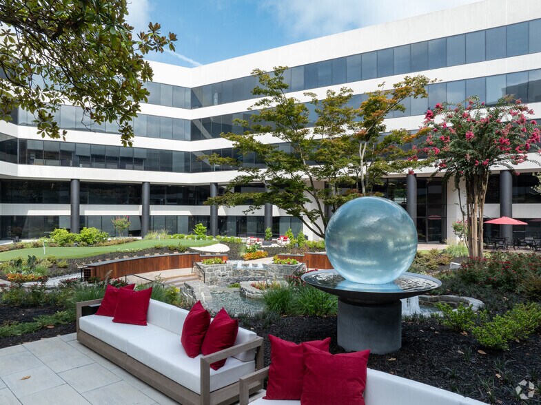 More Photos Of 1117 Perimeter Ctr W, Atlanta Office For Lease