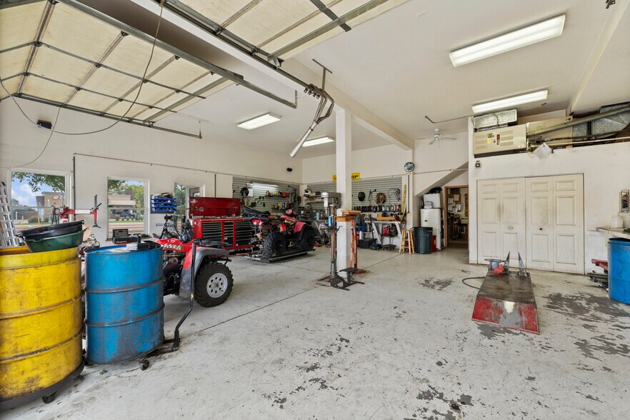 More Photos Of 1405 Madison Ave, Loveland Showroom For Sale