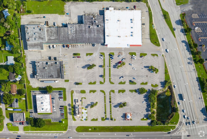 More Photos Of 10-70 NE Pine Island Rd, North Fort Myers Unknown For Lease