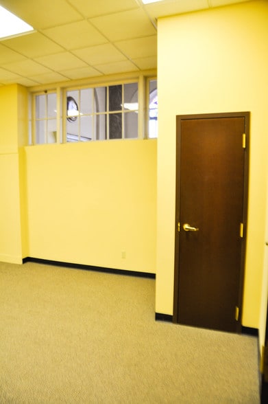 More Photos Of 106 W Wilson St, Batavia Office For Lease