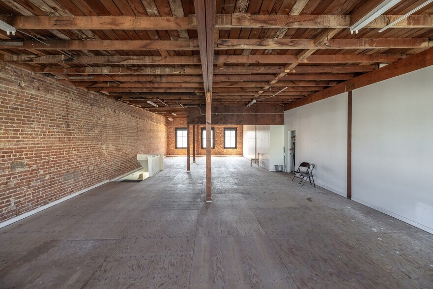 More Photos Of 629 N Western Ave, Los Angeles Office For Lease