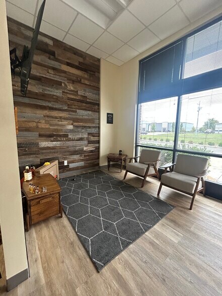 More Photos Of 675 Middle Tennessee Blvd, Murfreesboro Showroom For Lease