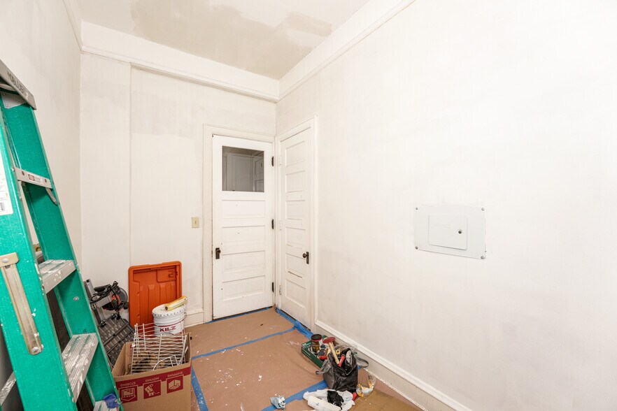 More Photos Of 2670-2678 N Holton St, Milwaukee Storefront Retail Residential For Sale