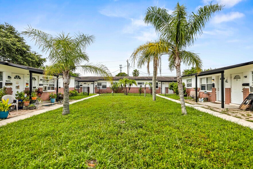 More Photos Of 6550 41st Ave N, Saint Petersburg Multifamily For Sale