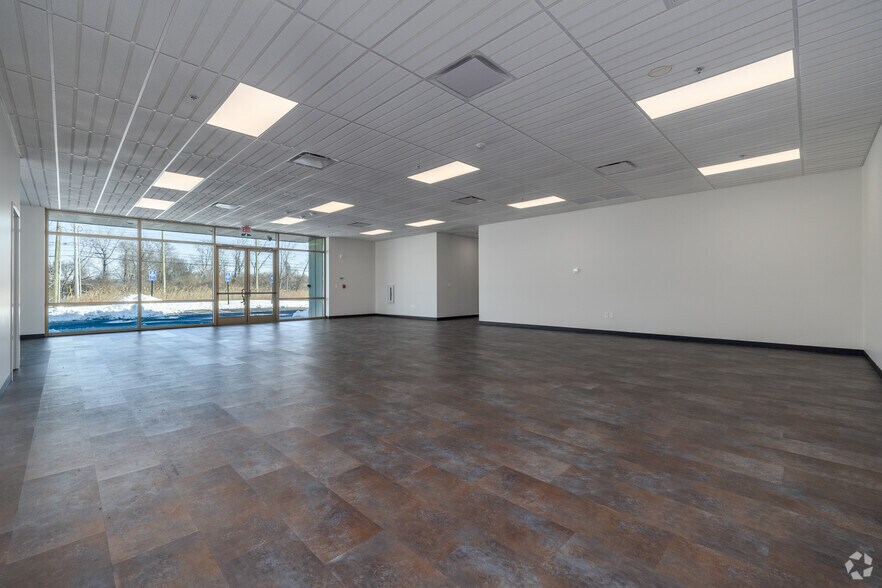 More Photos Of 975 Lordship Blvd, Stratford Warehouse For Lease