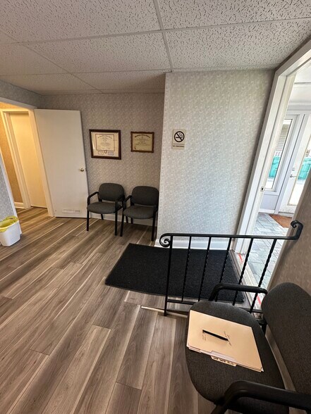 More Photos Of 978 Perry Hwy, Pittsburgh Medical For Sale