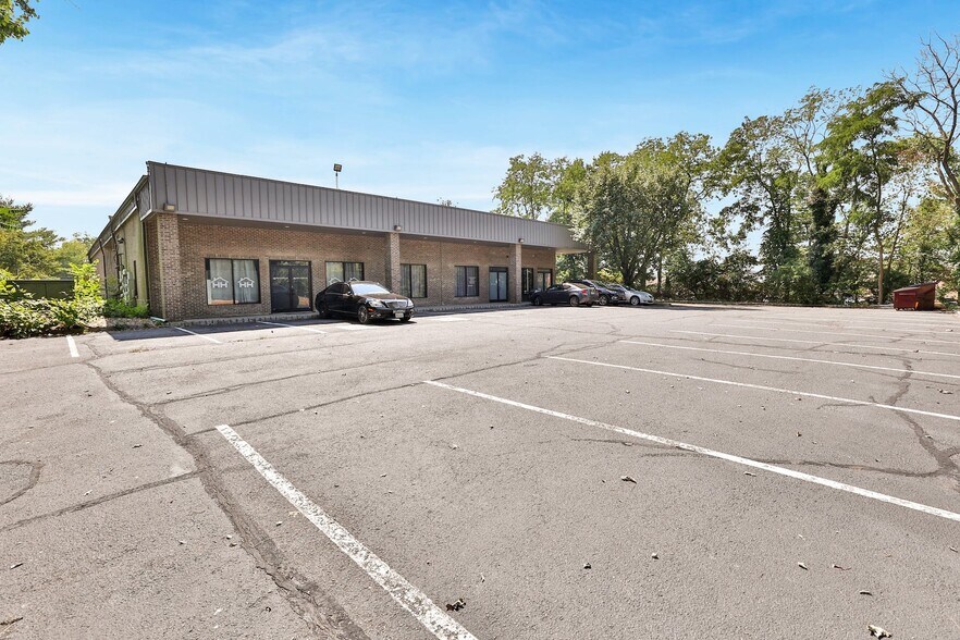 More Photos Of 27 N Middletown Rd, Nanuet Freestanding For Lease