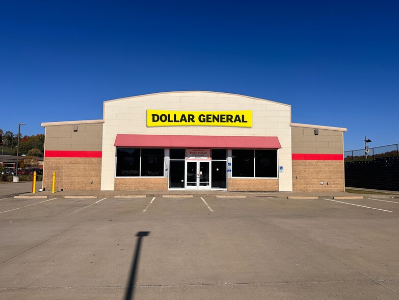 Primary Photo Of 100 Fieldview Ave, Morgantown Freestanding For Sale