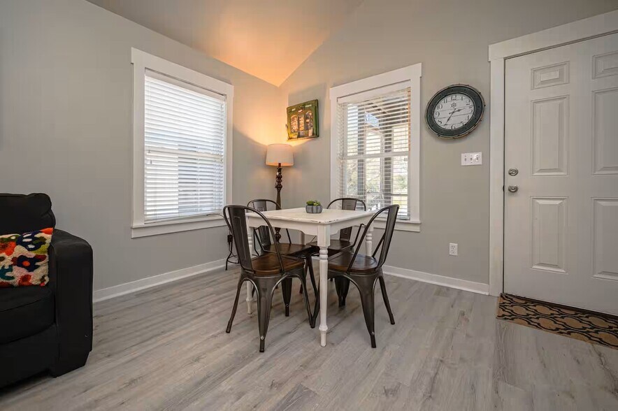 More Photos Of 5481 Highway 35 N, Rockport Specialty For Sale