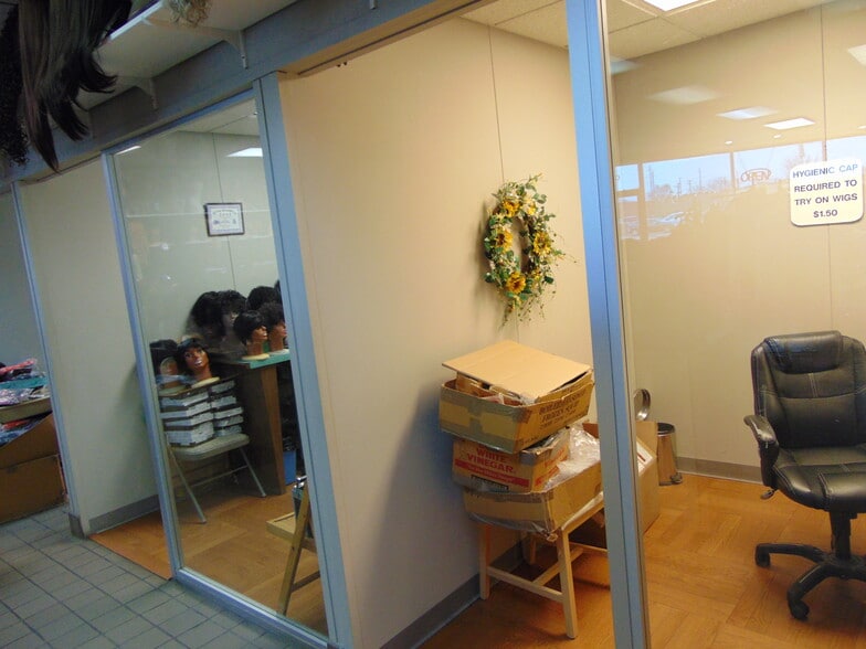 More Photos Of 15390 Gratiot Ave, Detroit Storefront For Sale