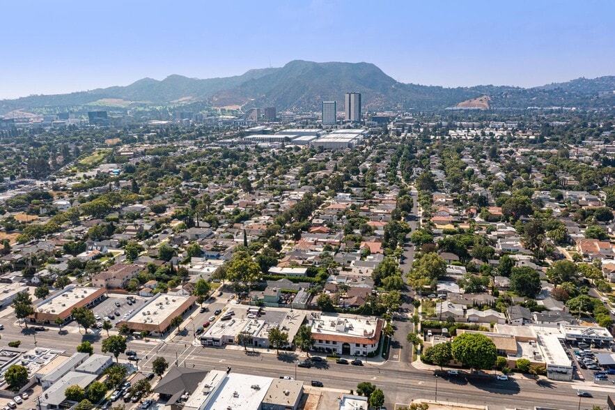 More Photos Of 4116 W Magnolia Blvd, Burbank Office For Sale