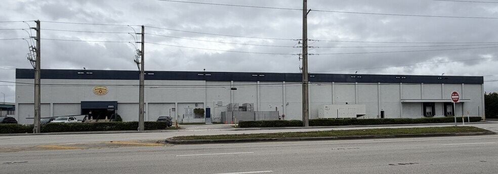 More Photos Of 2323 NW 72nd Ave, Miami Manufacturing For Lease