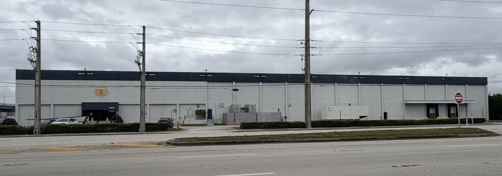 More Photos Of 2323 NW 72nd Ave, Miami Manufacturing For Lease