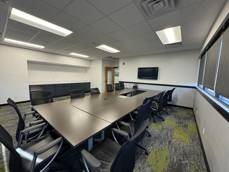 More Photos Of 2958 Gateway Dr, Elkhart Office For Sale