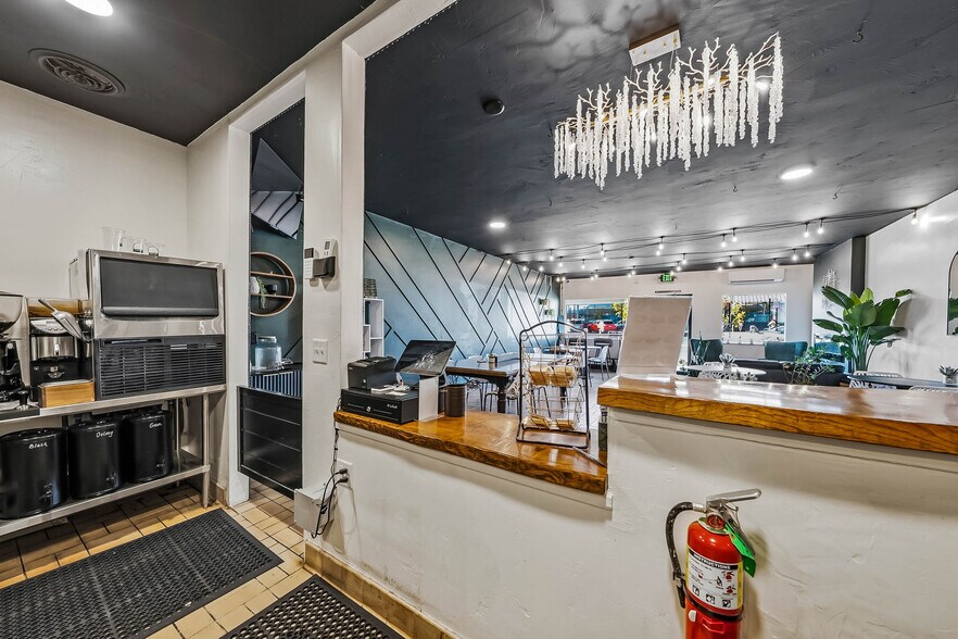 More Photos Of 239 SE G St, Grants Pass General Retail For Sale